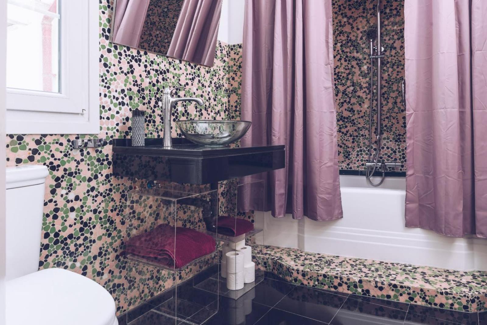 Chic & Luxurious 2-Br Escape Designed For Elegance Apartment ยิบรอลตาร์ ภายนอก รูปภาพ