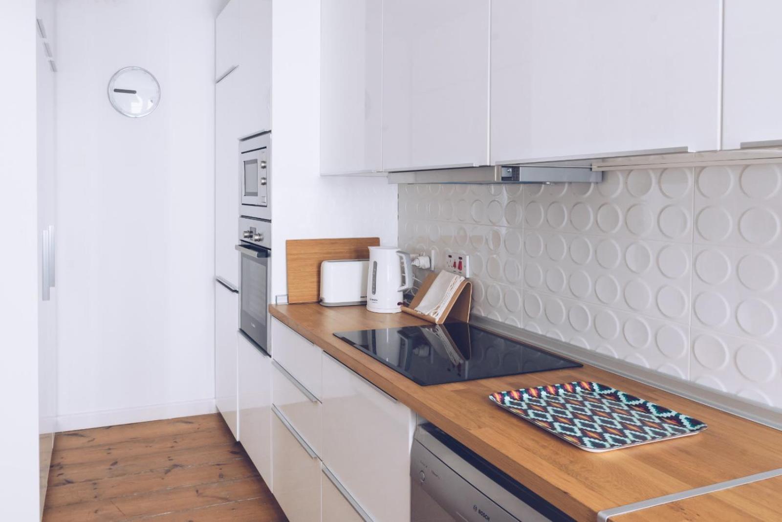 Chic & Luxurious 2-Br Escape Designed For Elegance Apartment ยิบรอลตาร์ ภายนอก รูปภาพ